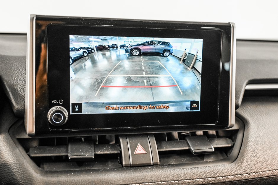 Toyota RAV4 LE 2025-16