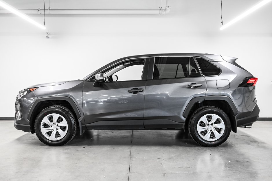 Toyota RAV4 LE 2025-2