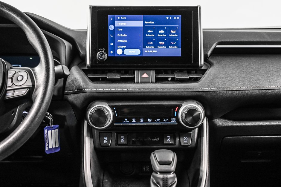 Toyota RAV4 LE 2025-20