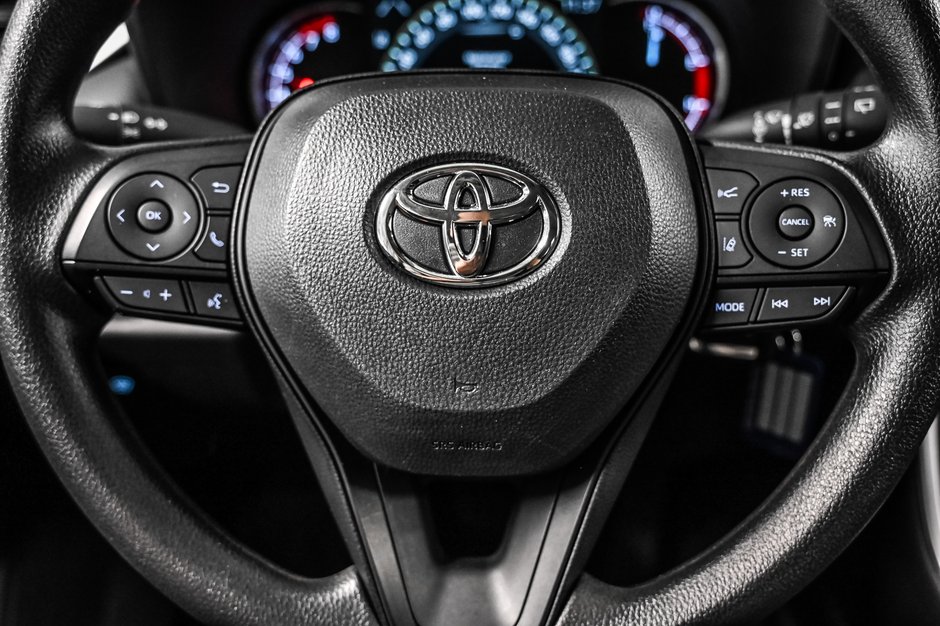 Toyota RAV4 LE 2025-10