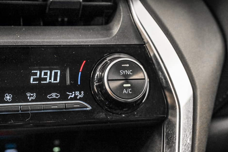 Toyota Venza LE 2024-18