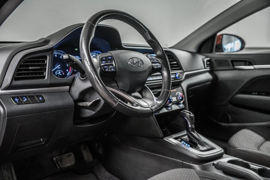 Hyundai Elantra Preferred 2019-12