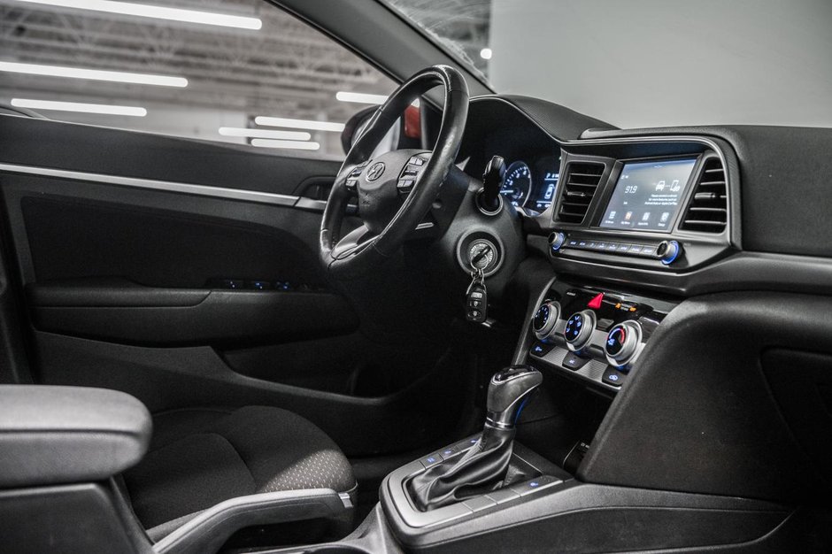 Hyundai Elantra Preferred 2019-25