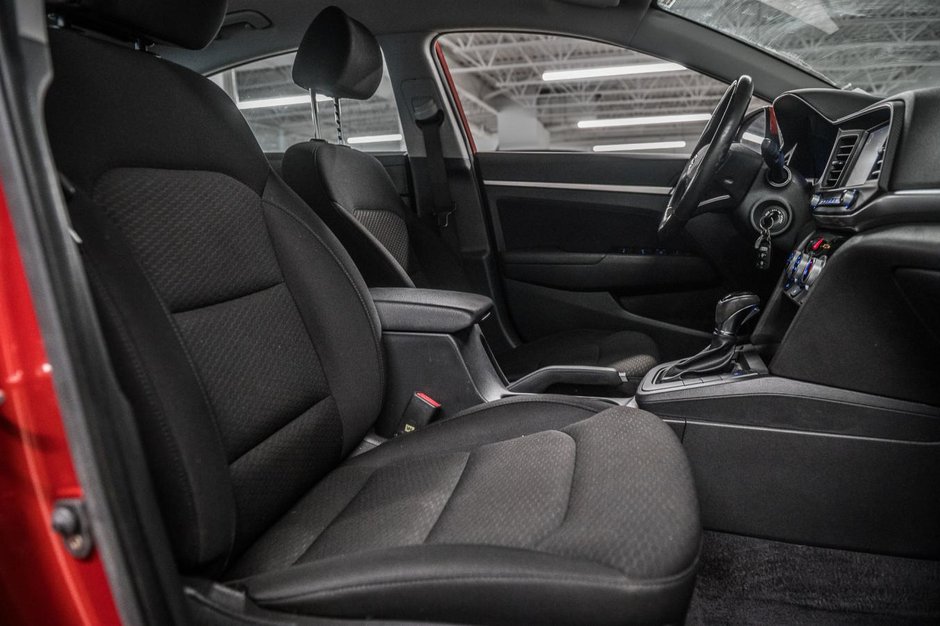 Hyundai Elantra Preferred 2019-26
