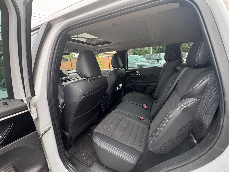 2022 Mitsubishi Outlander SE-4