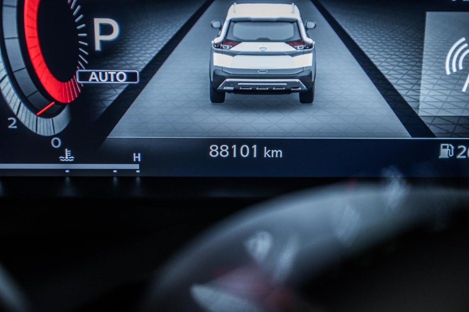 Nissan Rogue Platinum 2021-17