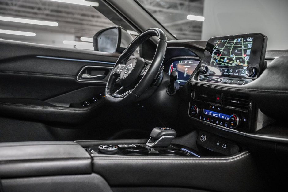 Nissan Rogue Platinum 2021-31