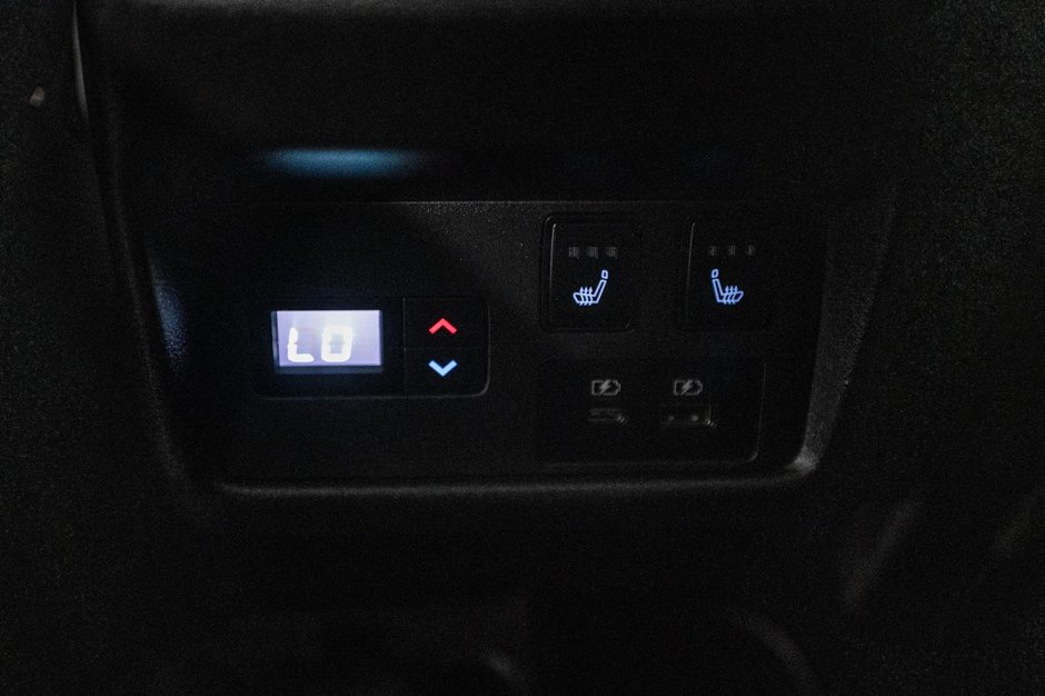 Nissan Rogue Platinum 2021-27