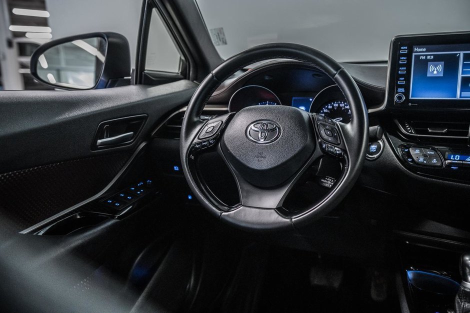 Toyota C-HR Base 2019-26