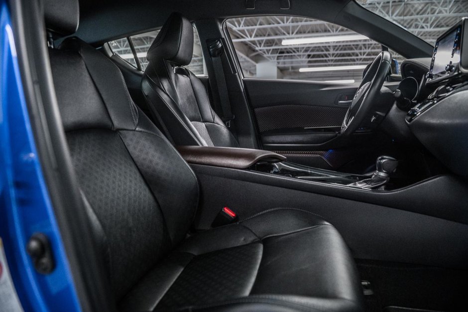 Toyota C-HR Base 2019-29