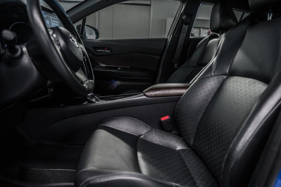 Toyota C-HR Base 2019-12