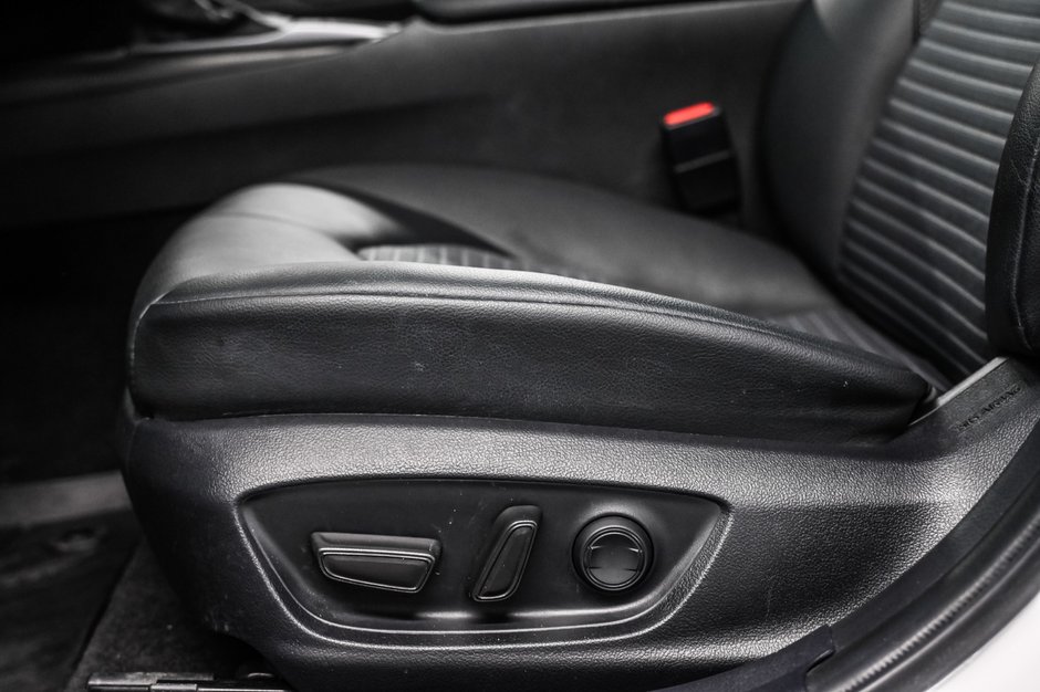 2023 Toyota Camry Hybrid XLE-10