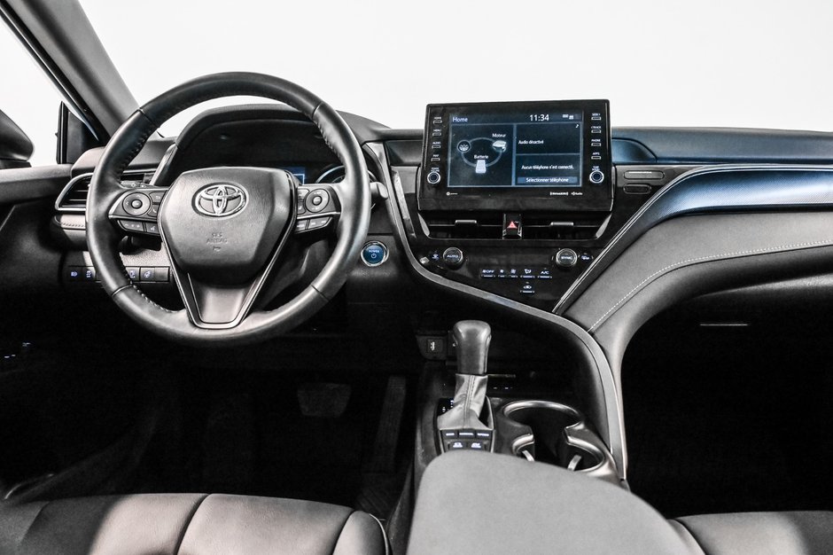 2023 Toyota Camry Hybrid XLE-23