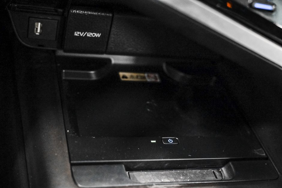 2023 Toyota Camry Hybrid XLE-18