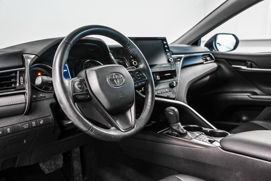 2023 Toyota Camry Hybrid XLE-9