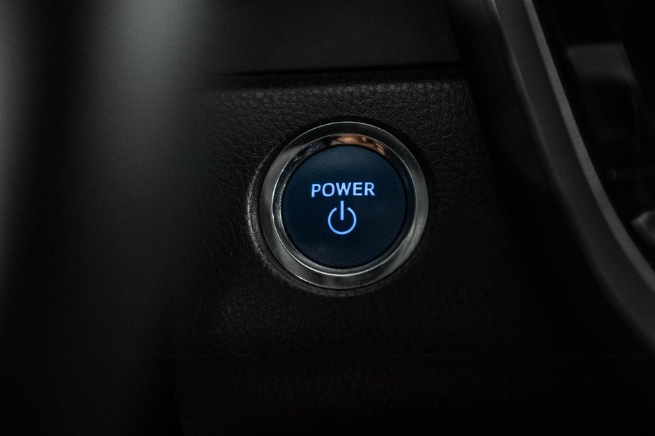 Toyota Camry Hybrid XLE 2023-19