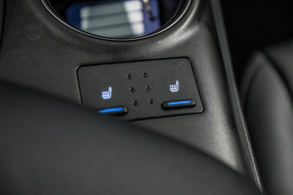 Toyota Camry Hybrid XLE 2023-25