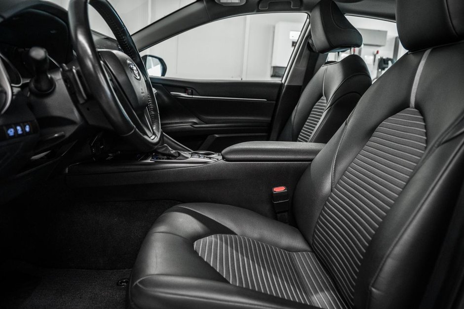 Toyota Camry Hybrid XLE 2023-12