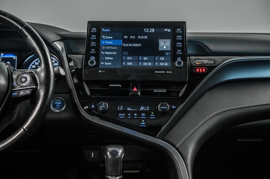 Toyota Camry Hybrid XLE 2023-29