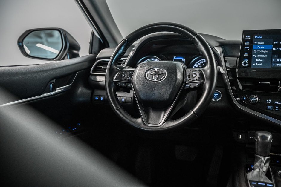 Toyota Camry Hybrid XLE 2023-28