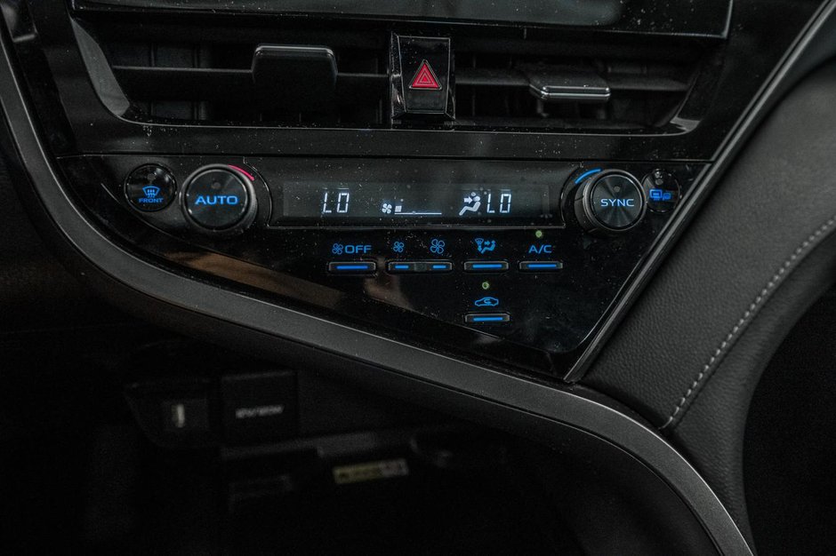 Toyota Camry Hybrid XLE 2023-21