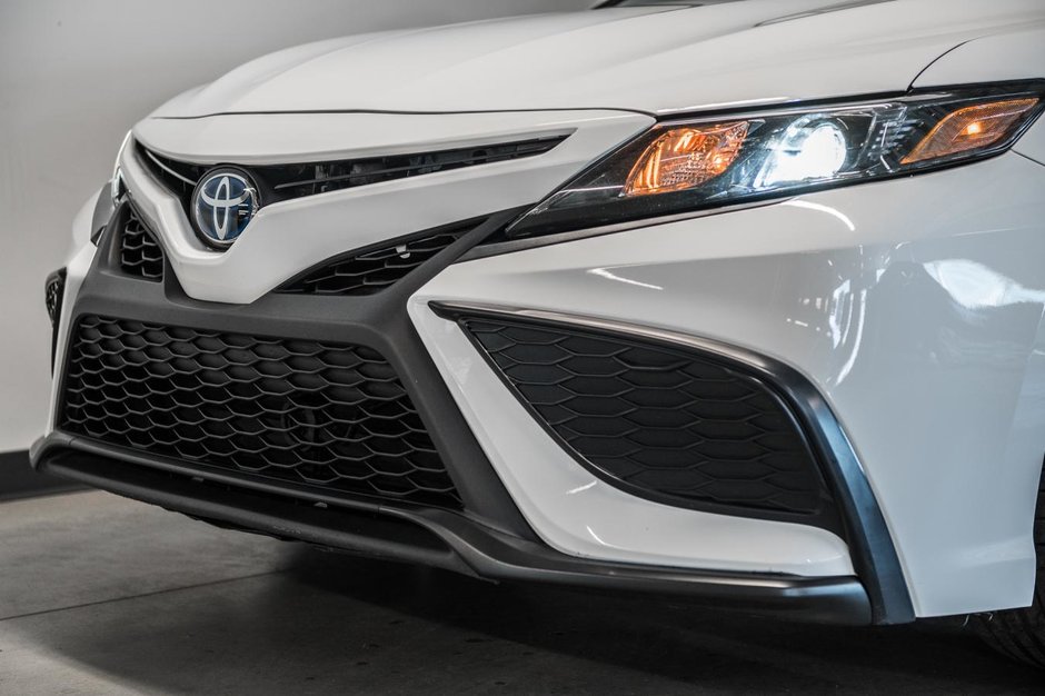 Toyota Camry Hybrid XLE 2023-2