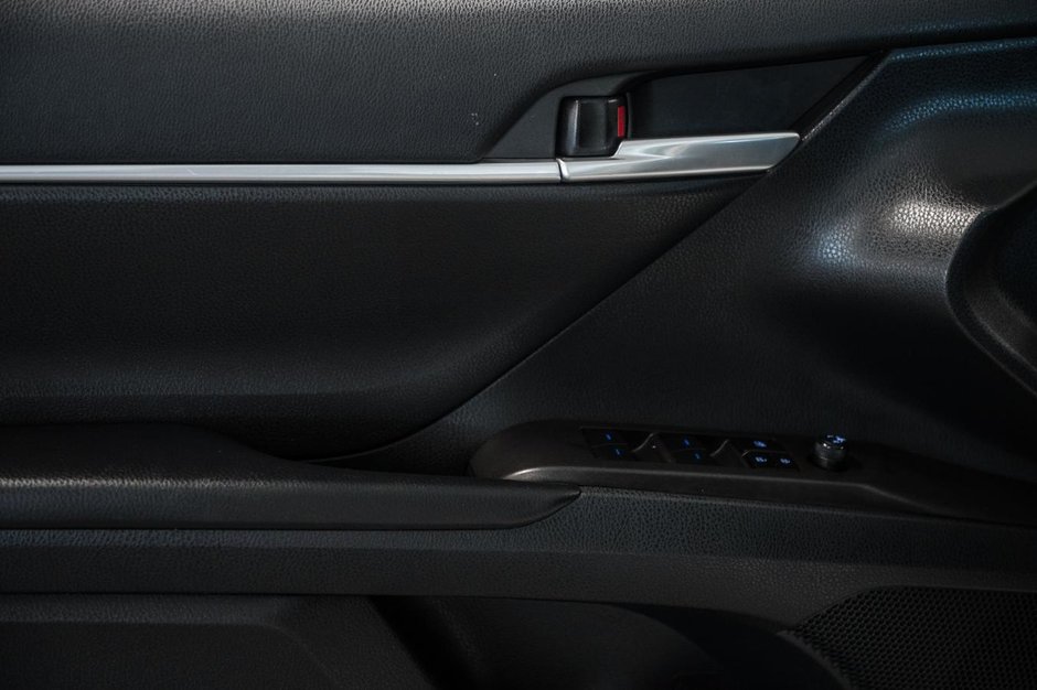 Toyota Camry Hybrid XLE 2023-11