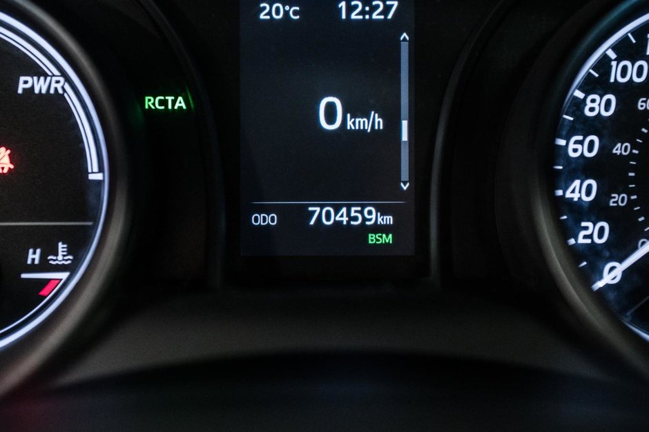 Toyota Camry Hybrid XLE 2023-18