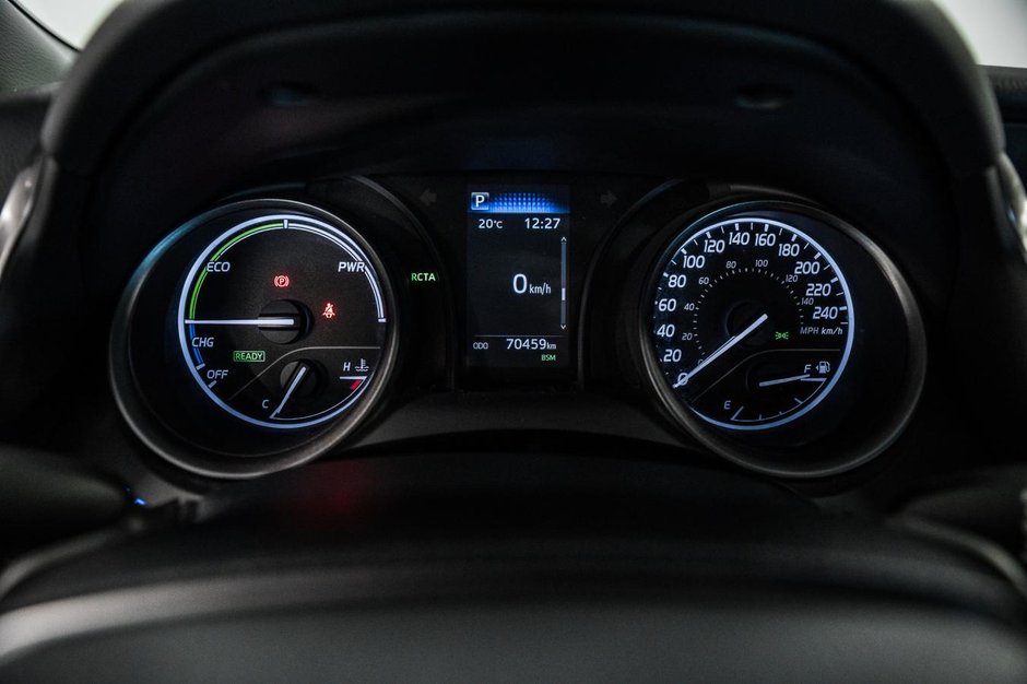 Toyota Camry Hybrid XLE 2023-17