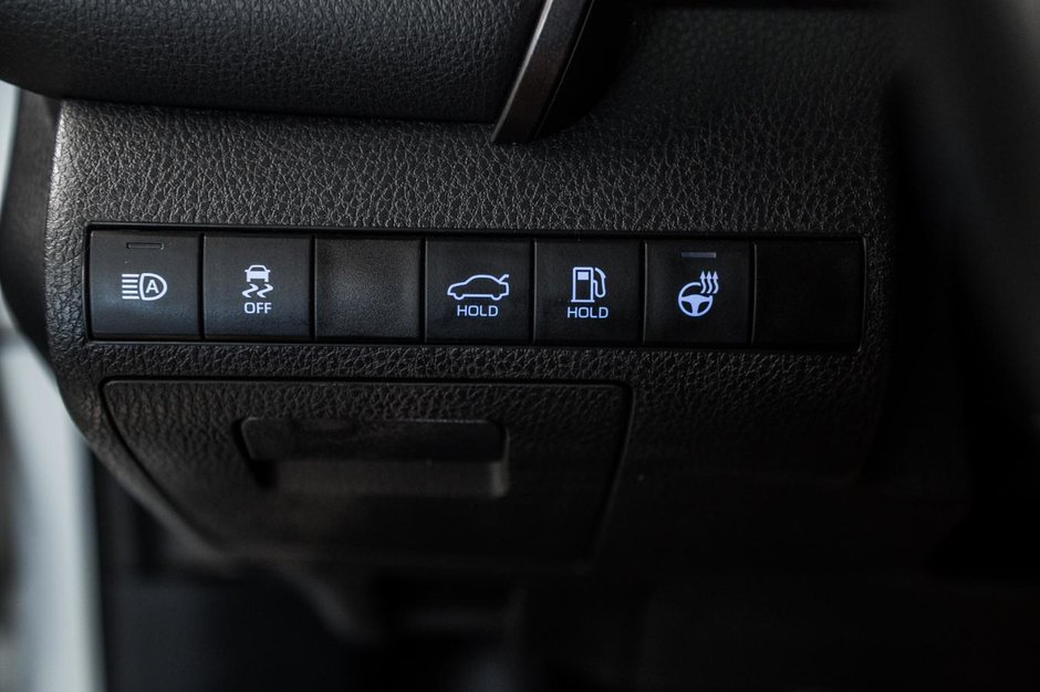 Toyota Camry Hybrid XLE 2023-15