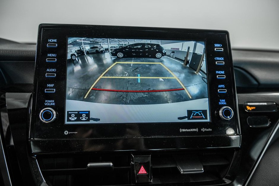 Toyota Camry Hybrid XLE 2023-20