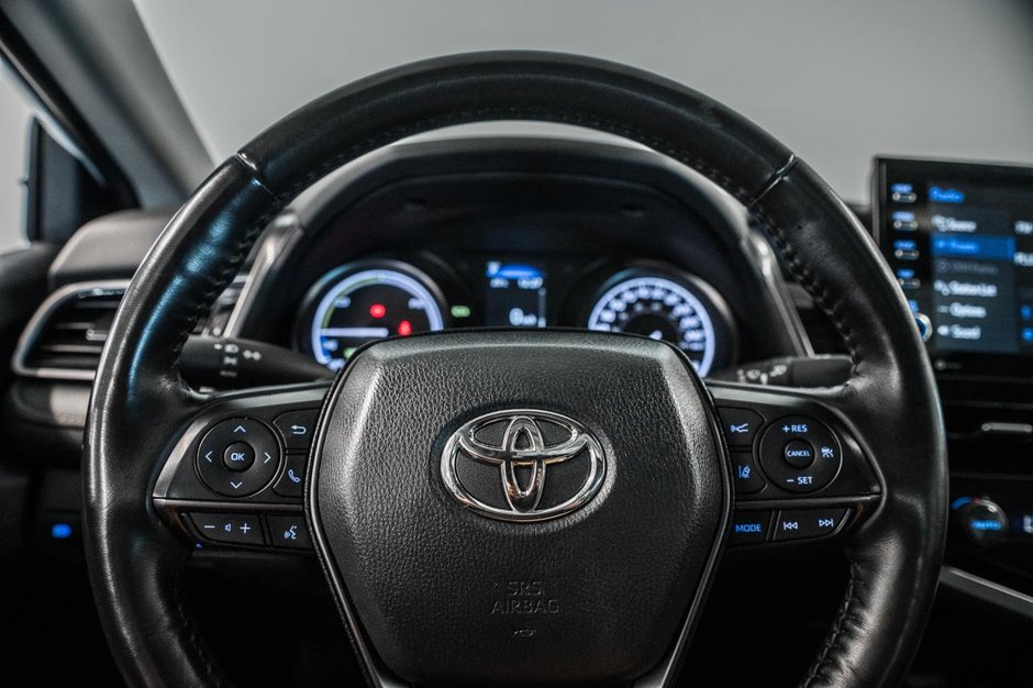 Toyota Camry Hybrid XLE 2023-16