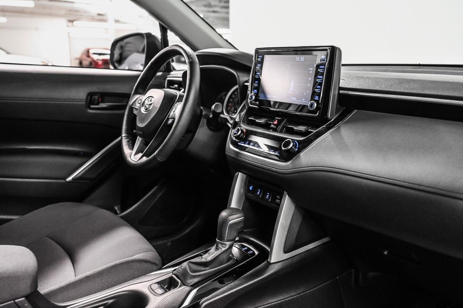 Toyota Corolla Cross LE 2022-23