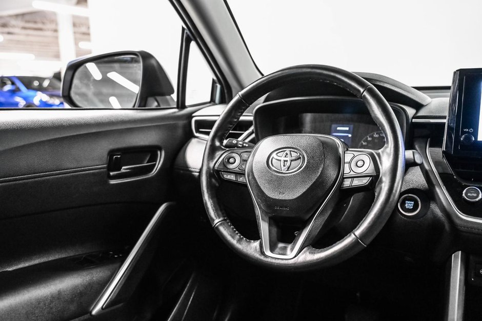 Toyota Corolla Cross LE 2023-20