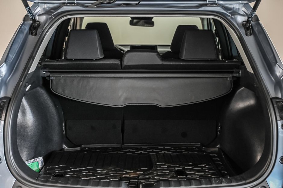 Toyota Corolla Cross LE 2023-8