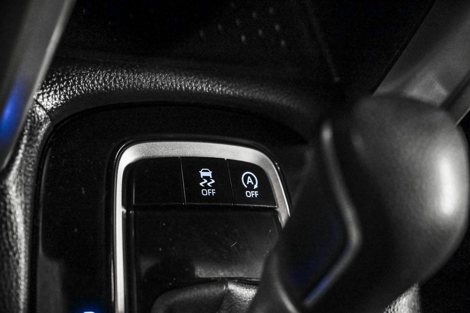 Toyota Corolla Cross LE 2023-13