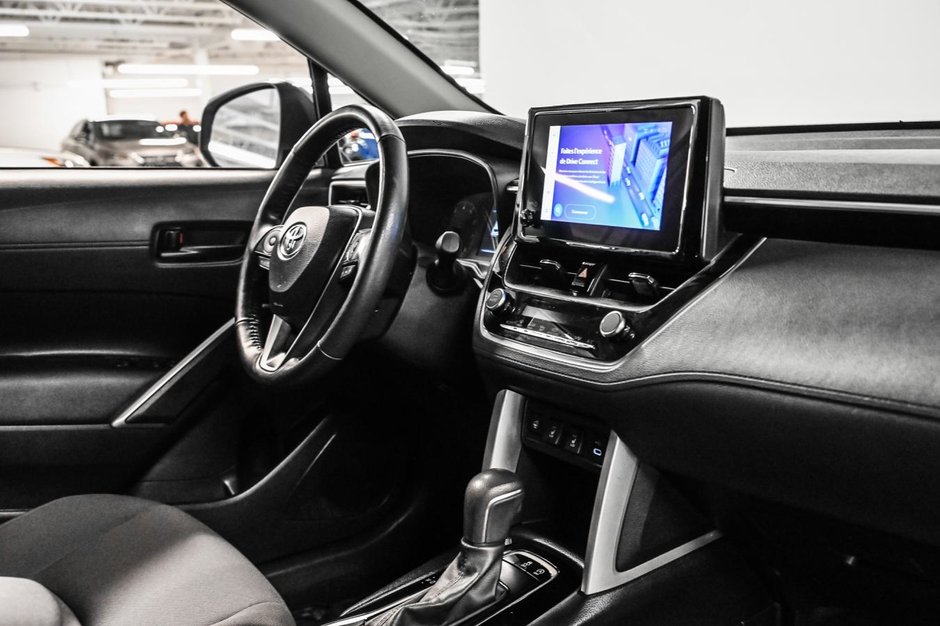 Toyota Corolla Cross LE 2023-22