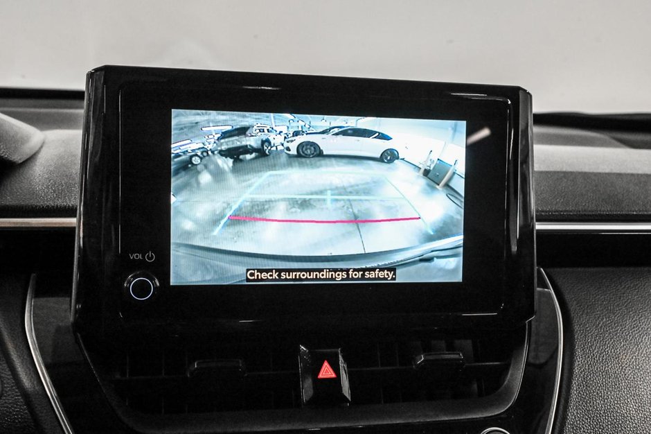 Toyota Corolla Cross LE 2023-17