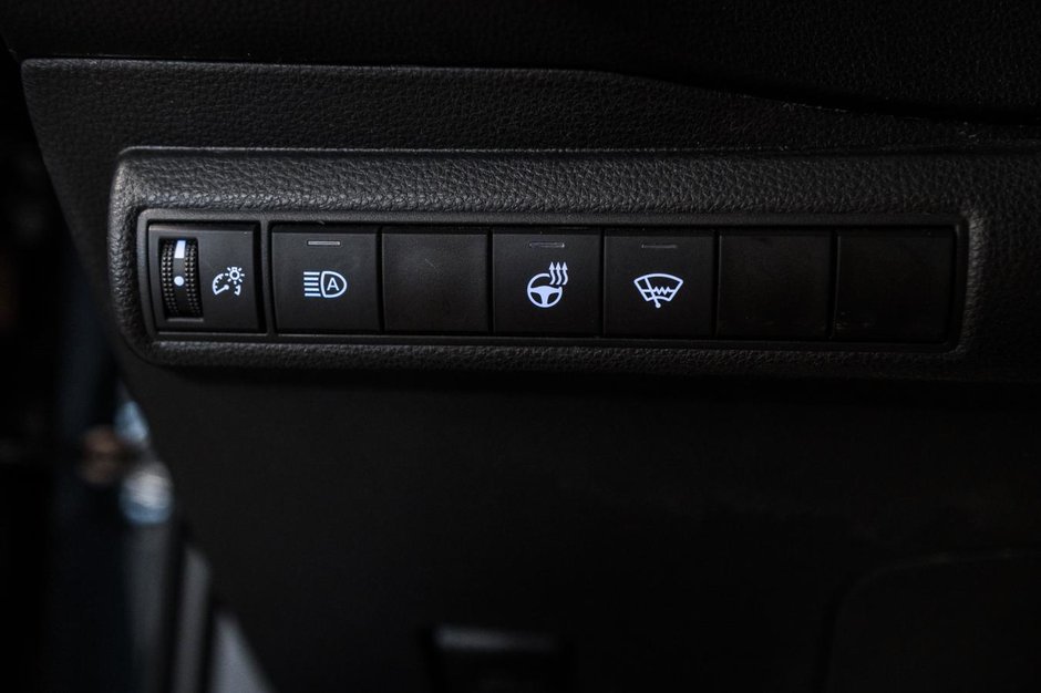 Toyota Corolla LE 2021-14