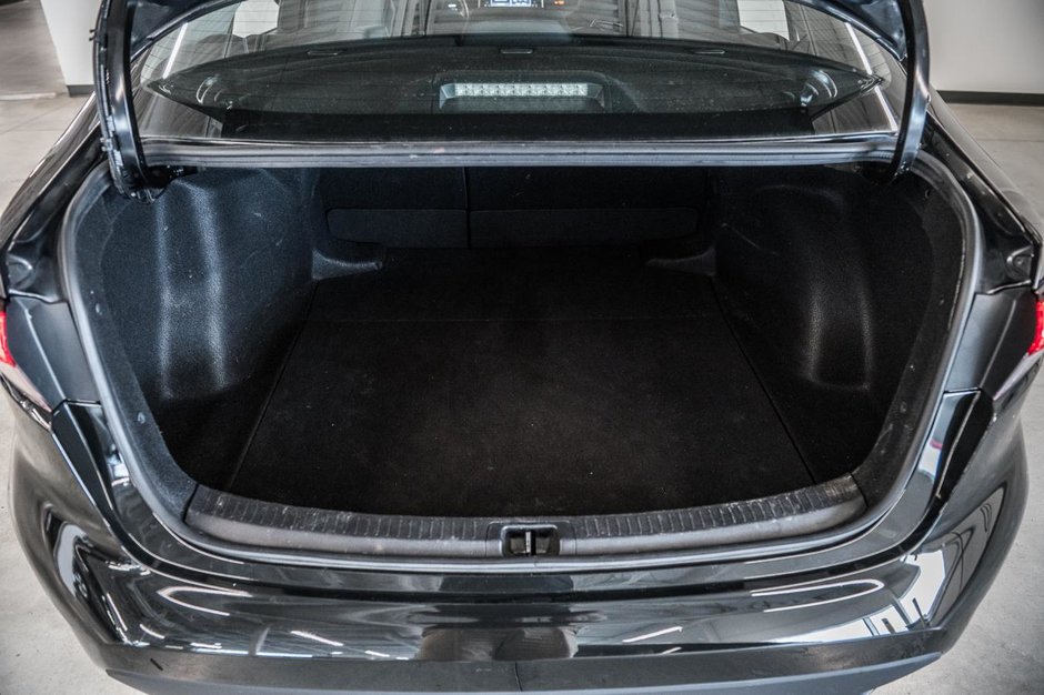 Toyota Corolla LE 2021-10