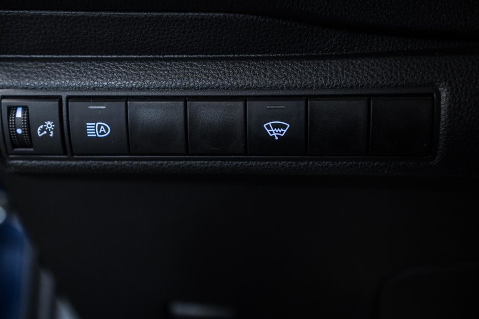 2021 Toyota Corolla LE-13