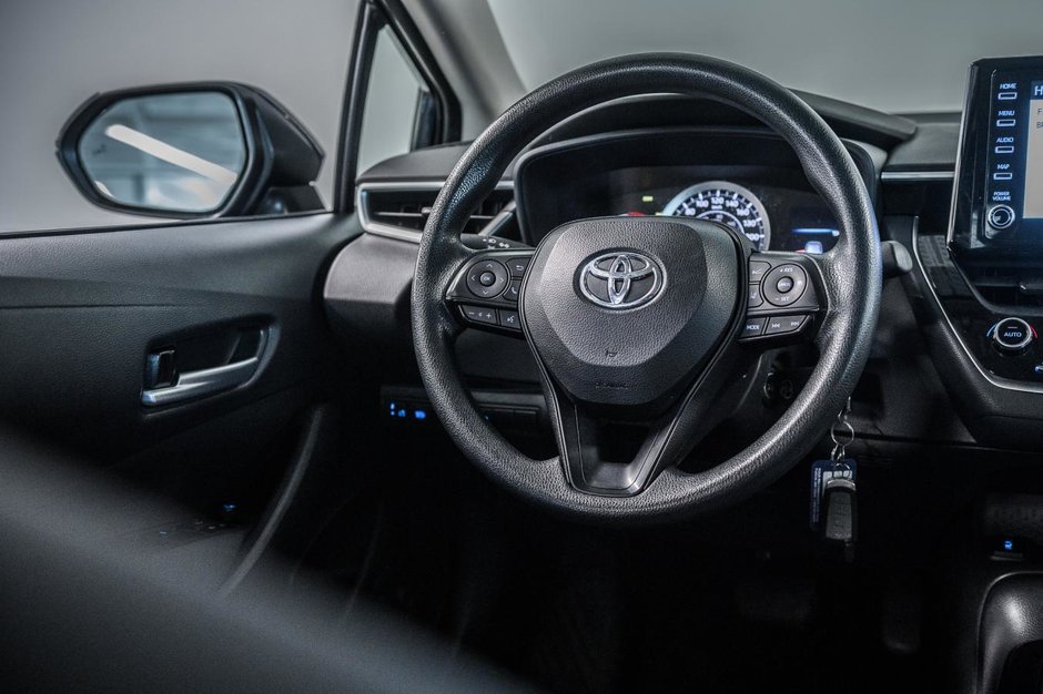 2021 Toyota Corolla LE-23