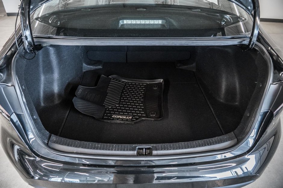 Toyota Corolla LE 2022-10