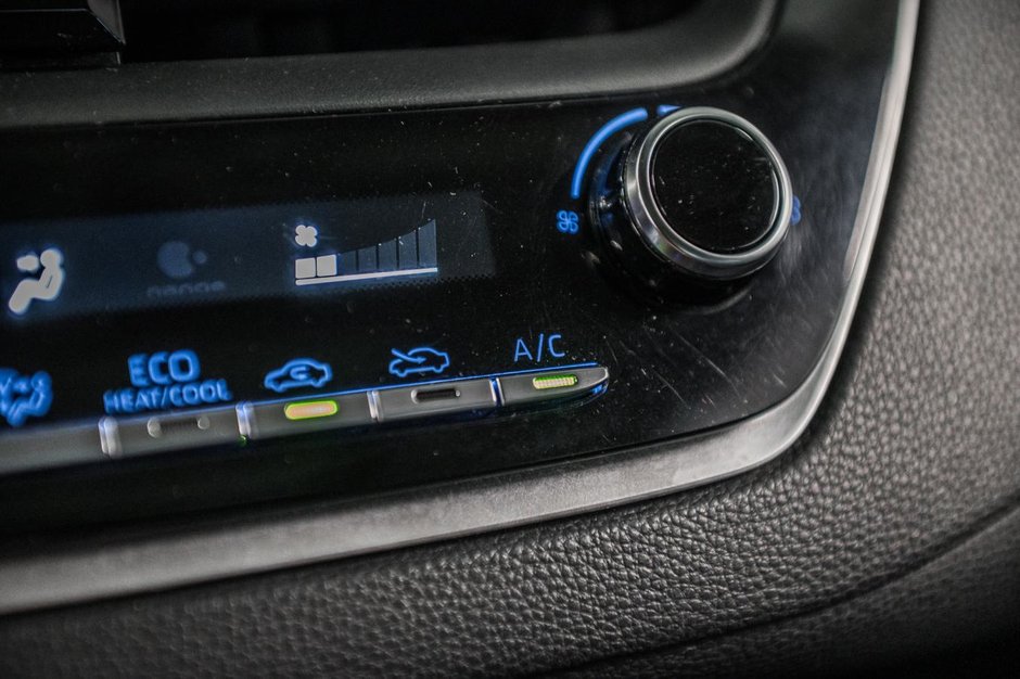 Toyota Corolla LE 2022-21