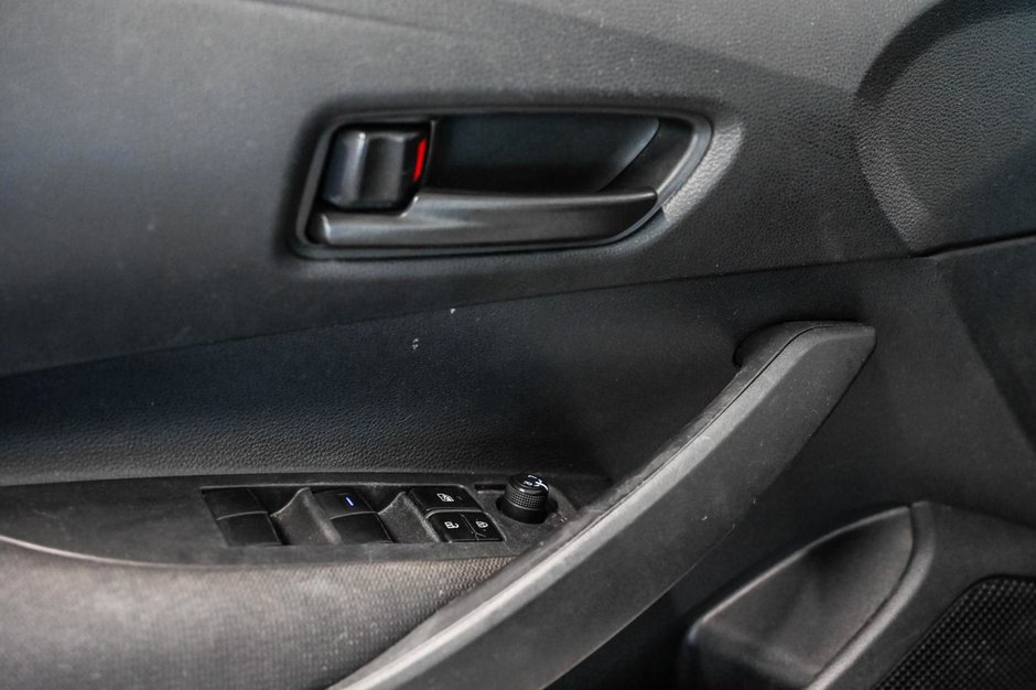 Toyota Corolla LE 2022-9