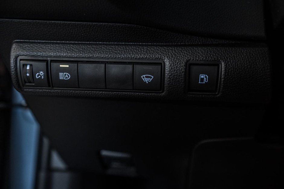 Toyota Corolla Hybrid LE 2023-14