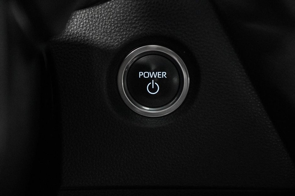 Toyota Corolla Hybrid LE 2023-18