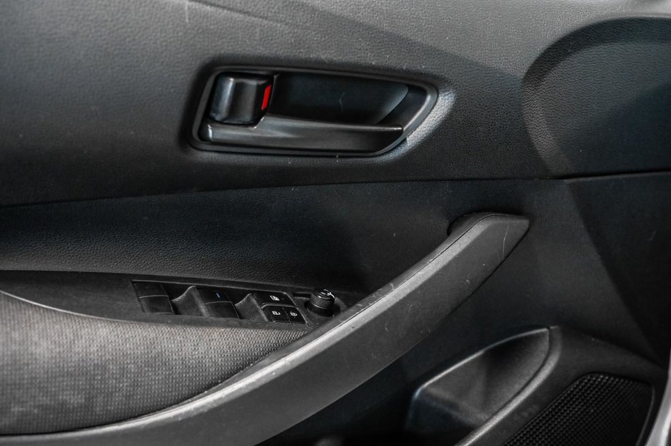 Toyota Corolla LE 2023-8