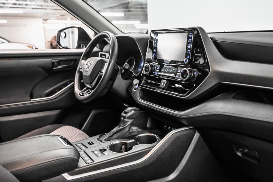 Toyota Highlander LE 2020-28