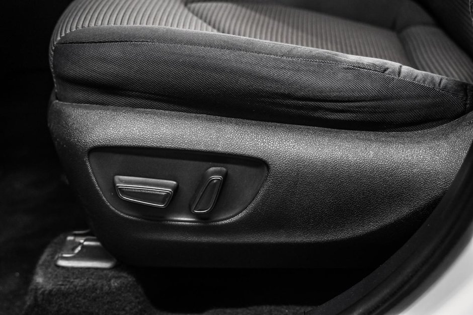 Toyota Highlander LE 2020-13